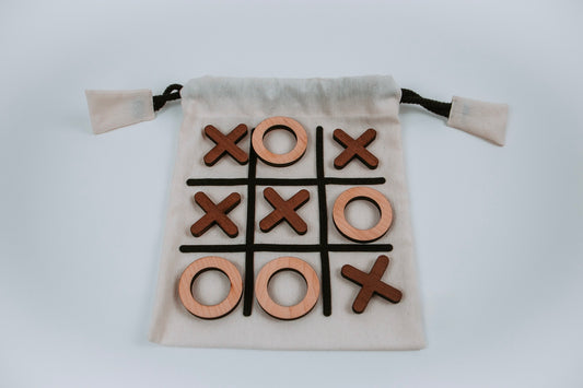 PINA wooden tic-tac-toe game detail view 2
