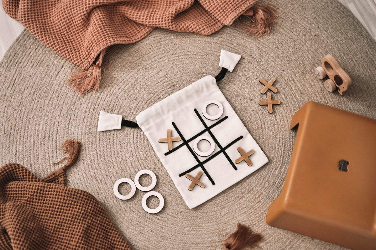 PINA wooden tic-tac-toe game detail view 6