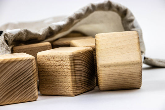 PINA natural wooden blocks detail view 2