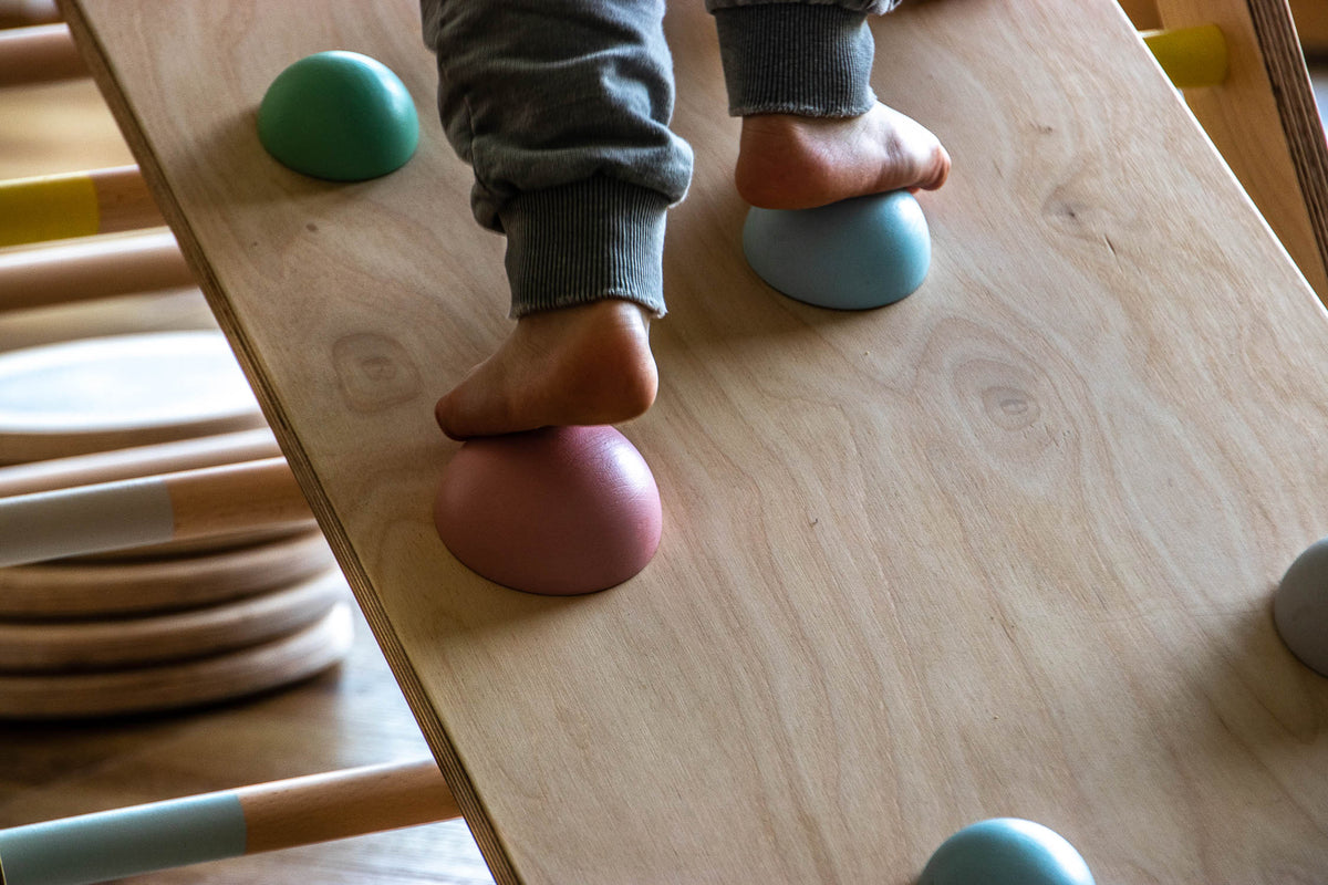 PINA Little Explorer wooden play set detail view 3